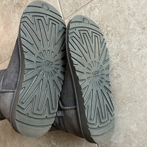 UGG Australia Leather Bailey Button Triplet 1962Y Women's/girls Bootie Size 5 - Picture 5 of 8